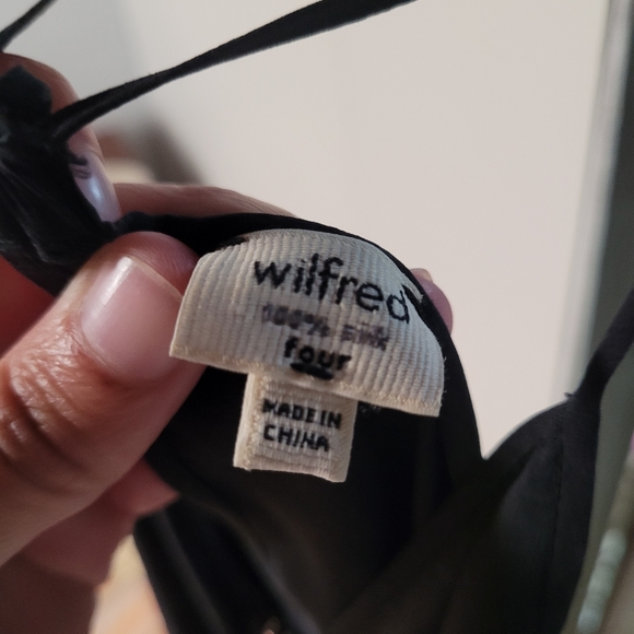 Aritzia silk dress. Size 4 - Picture 5 of 5